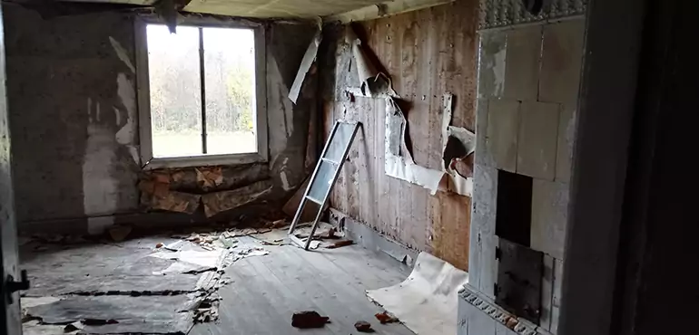 Why Selling a Distressed House Through Traditional Methods Fails in Colorado